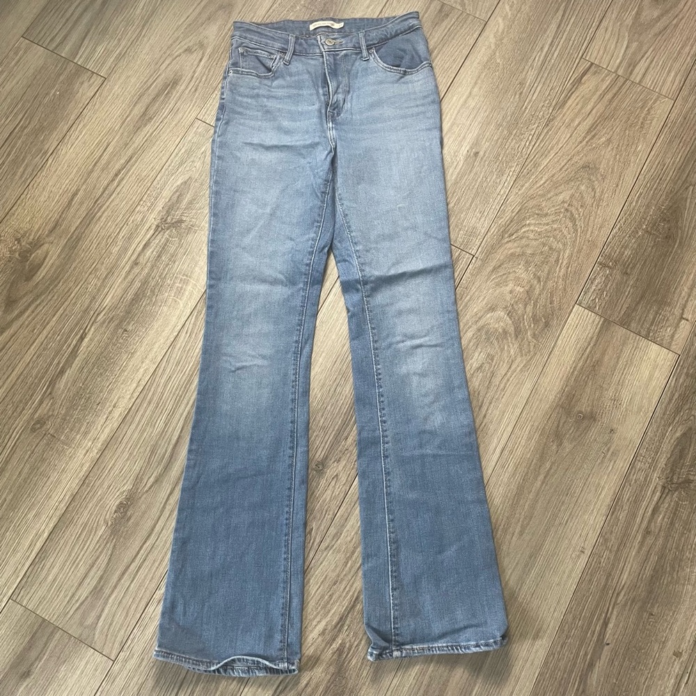 Levi’s 725 High Rise Bootcut Jeans